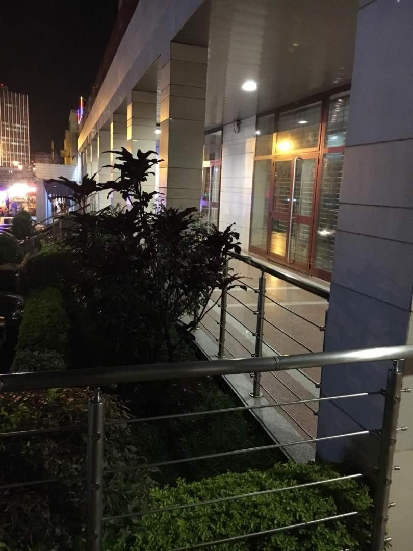 Yaoundé Djeug'Appart Hotel מראה חיצוני תמונה